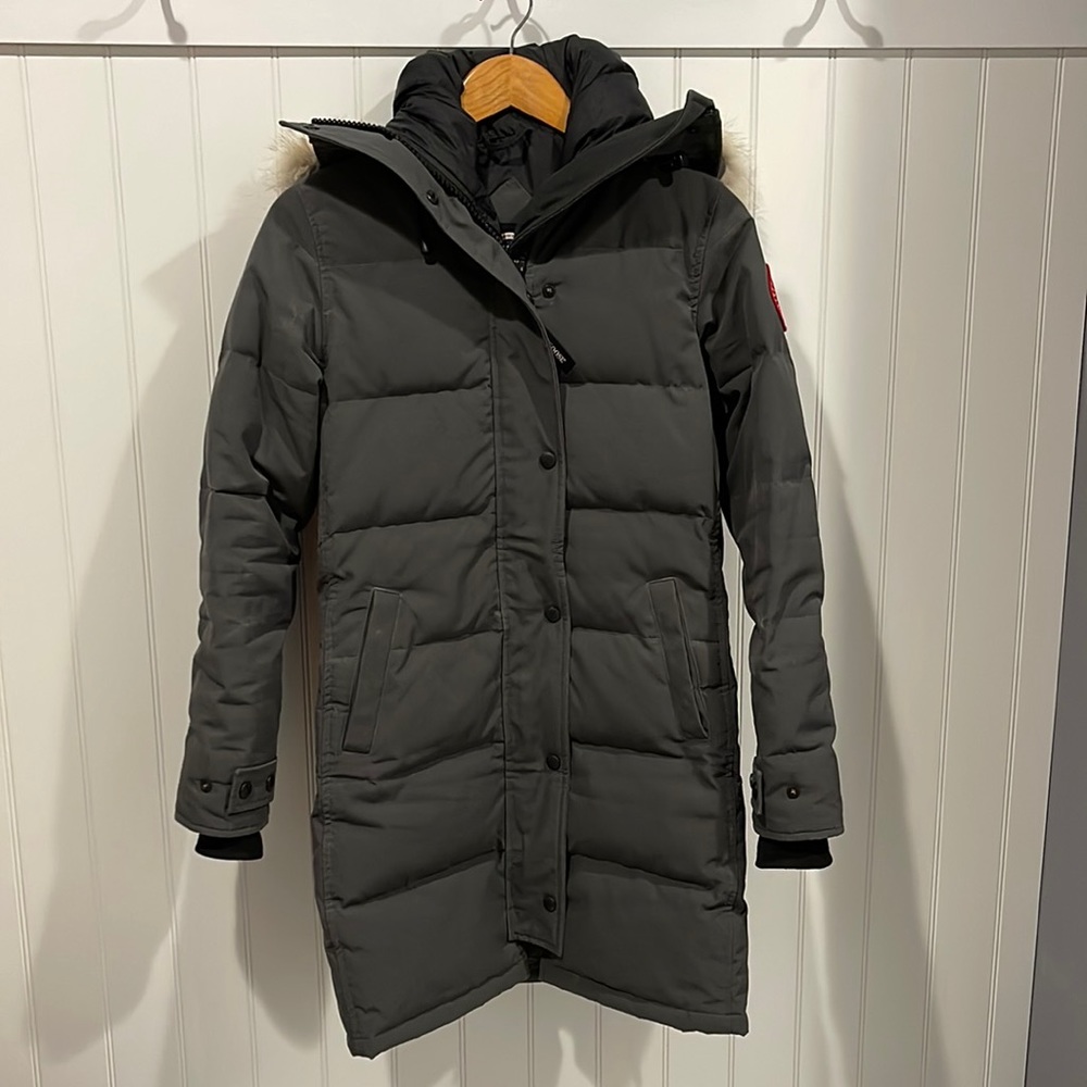 Good condition Canada Goose XS grey Shelburne Parker!
